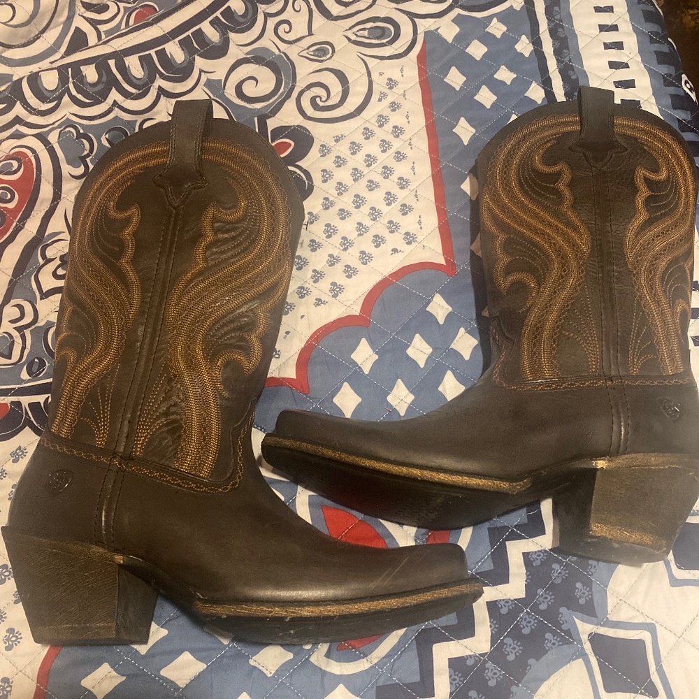 Ariat cowgirl boots